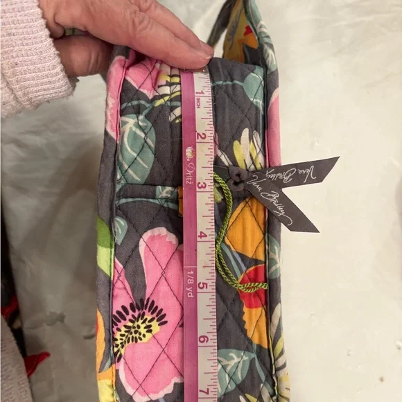 Vera Bradley Quilted Floral lunch box in Jazzy Blooms insulated - Picture 9 of 11